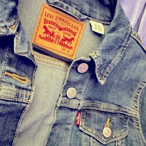 LEVI’S STRAUSS & CO. Denim Jacket